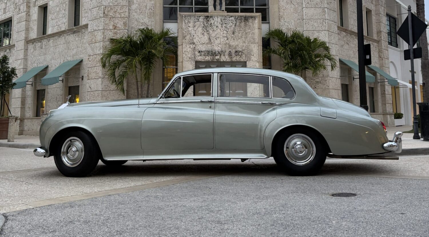 Antique Rolls-Royce in front of Tiffany & Co. in Palm Beach